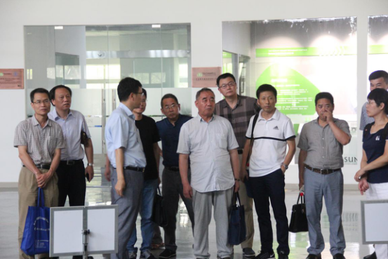 石云良主任莅临视察我公司研发实验室